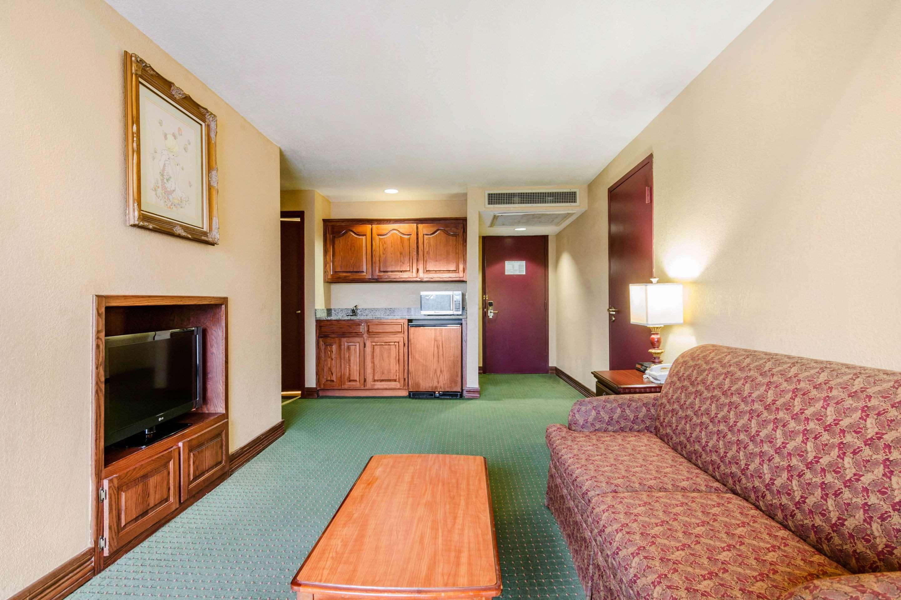 Quality Inn & Suites Carthage Exterior foto